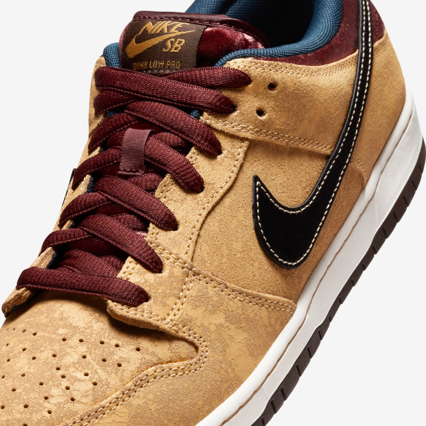 TÊNIS NIKE SB DUNK LOW PRO CELESTIAL GOLD AND DARK TEAM RED