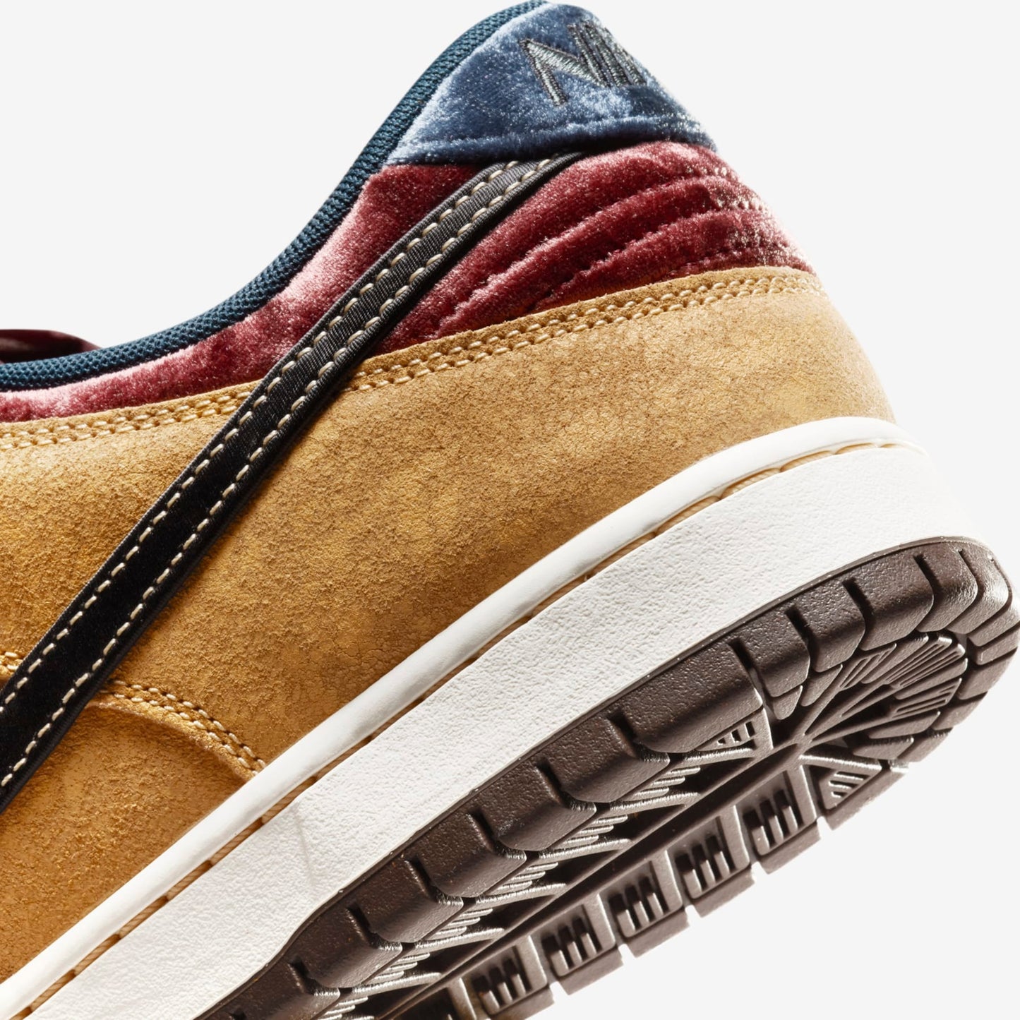 TÊNIS NIKE SB DUNK LOW PRO CELESTIAL GOLD AND DARK TEAM RED