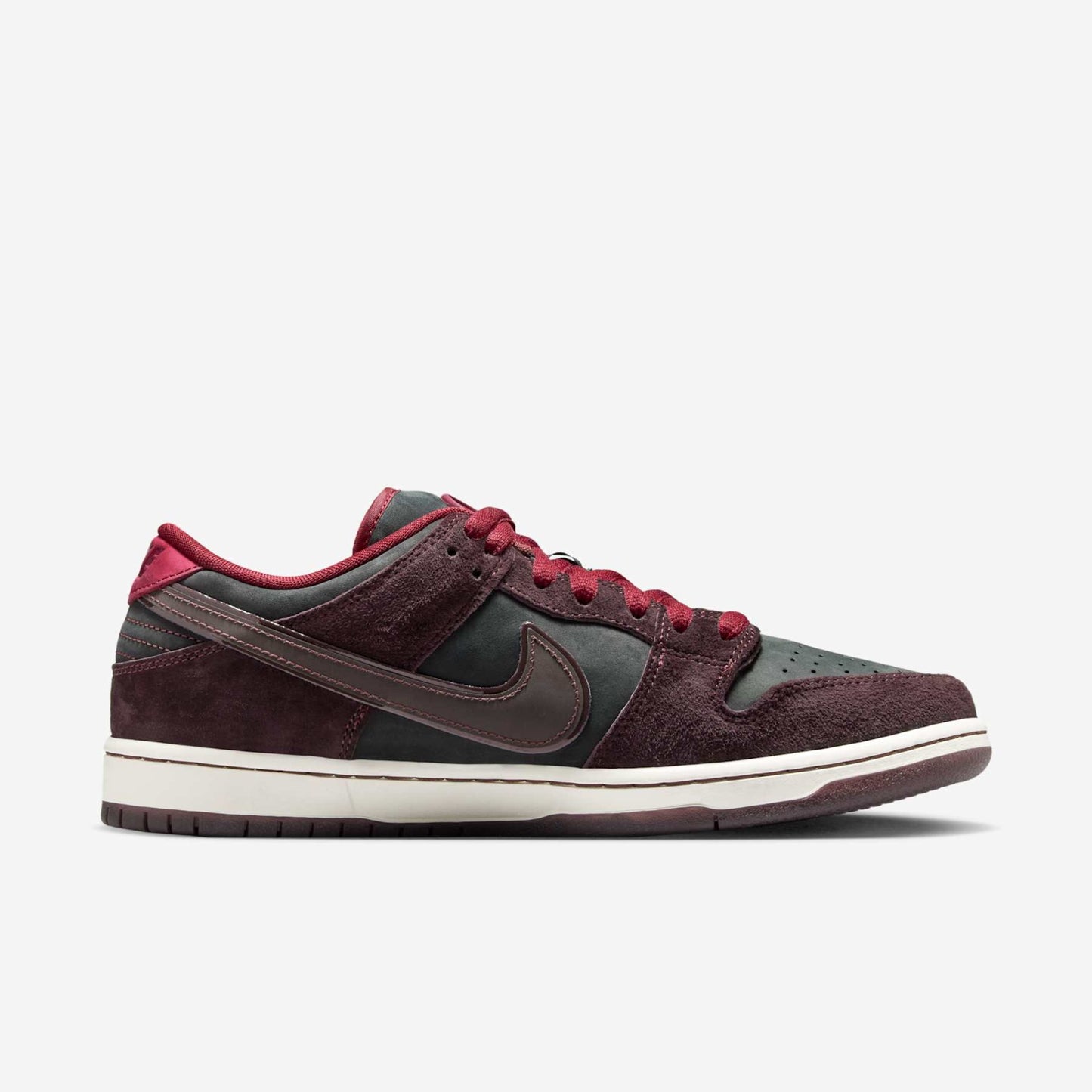TÊNIS NIKE SB DUNK LOW PRO QS RIOT SKATESHOP