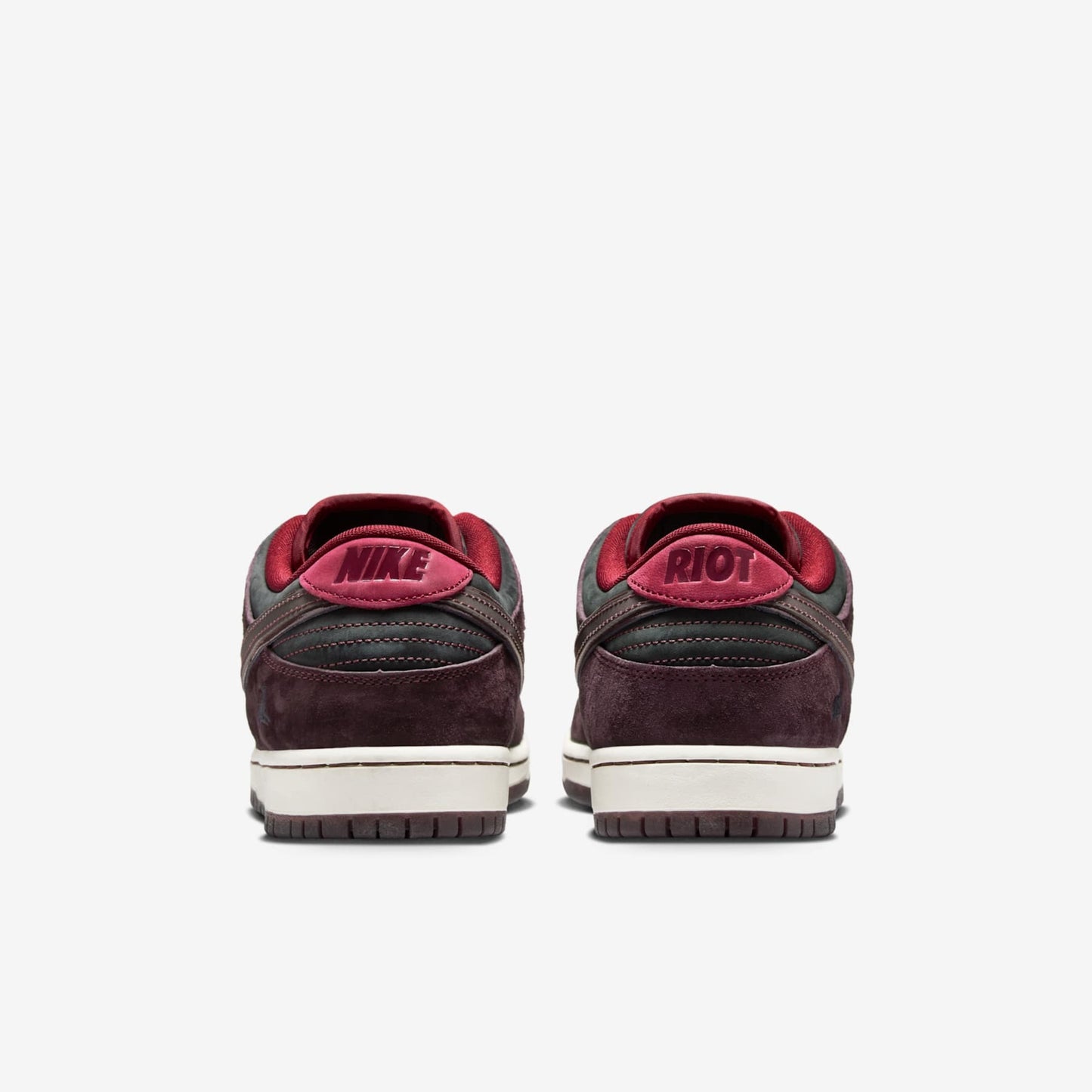 TÊNIS NIKE SB DUNK LOW PRO QS RIOT SKATESHOP