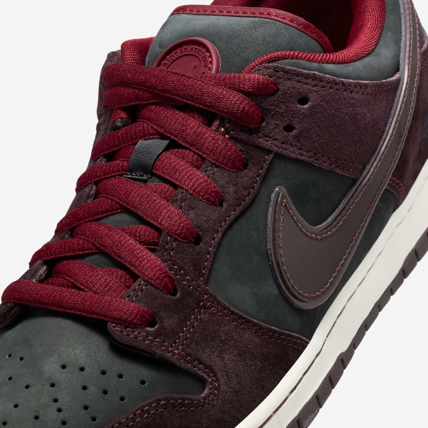 TÊNIS NIKE SB DUNK LOW PRO QS RIOT SKATESHOP