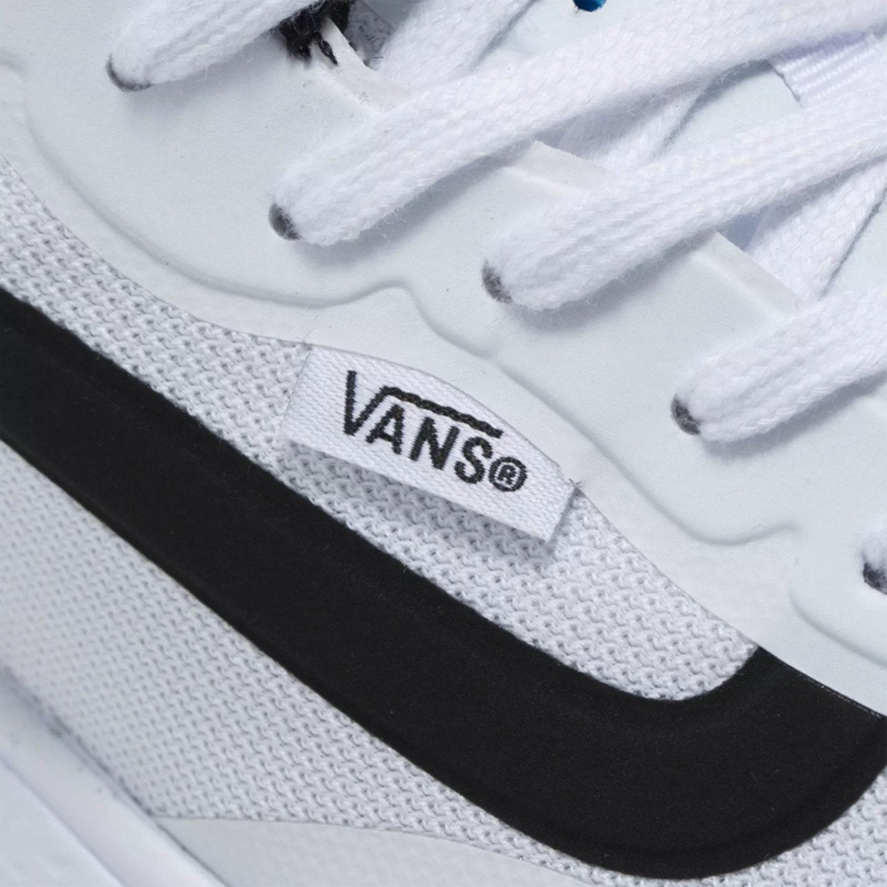 TÊNIS VANS ULTRARANGE EXO WHITE/BLACK