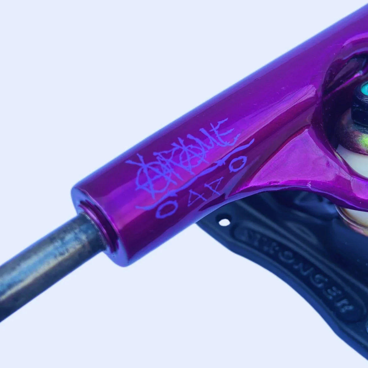 TRUCK STRONGER ROXO/PRETO LOGO ARAME 139MM