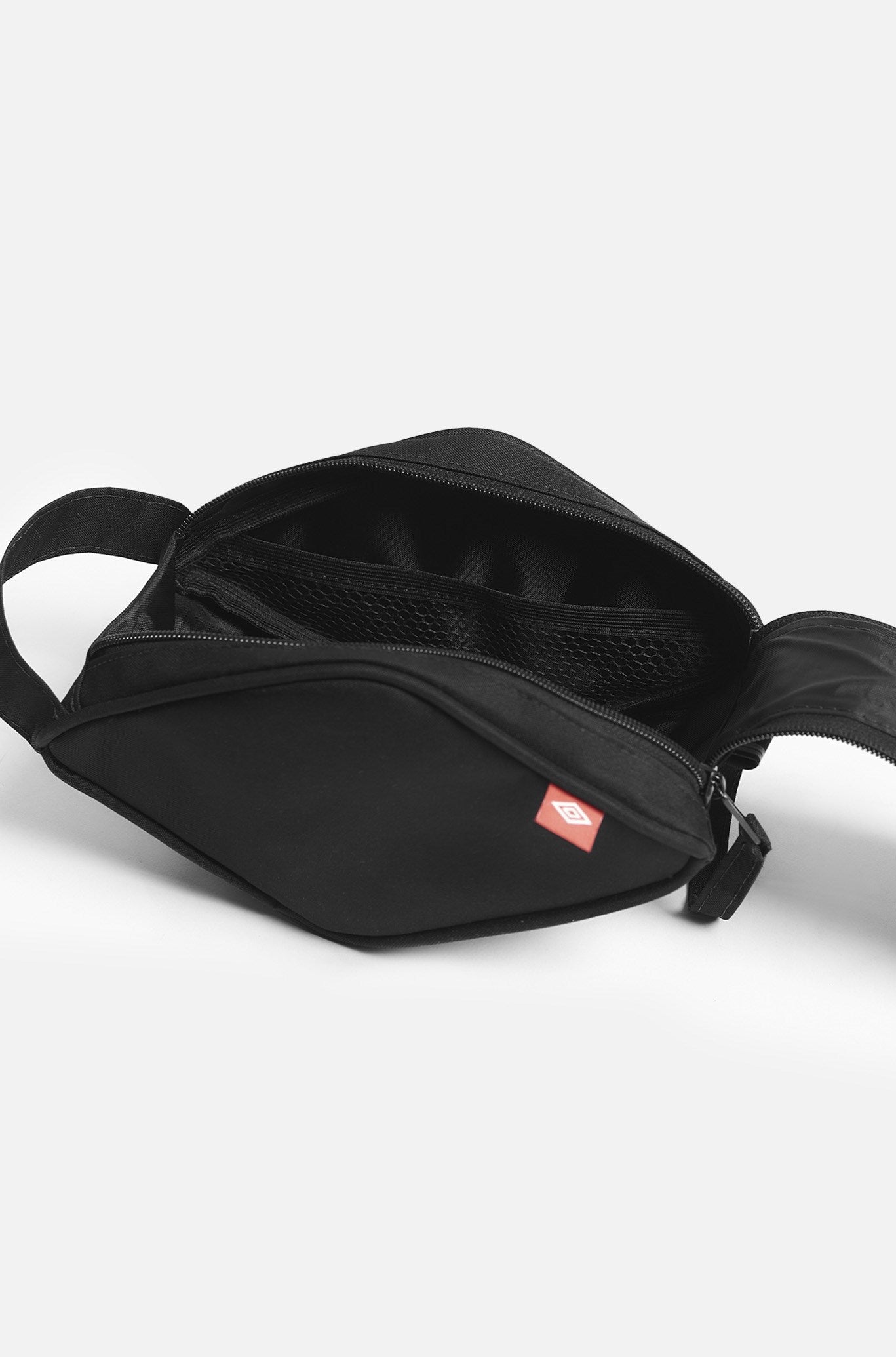 NECESSAIRE APPROVE X UMBRO PRETO