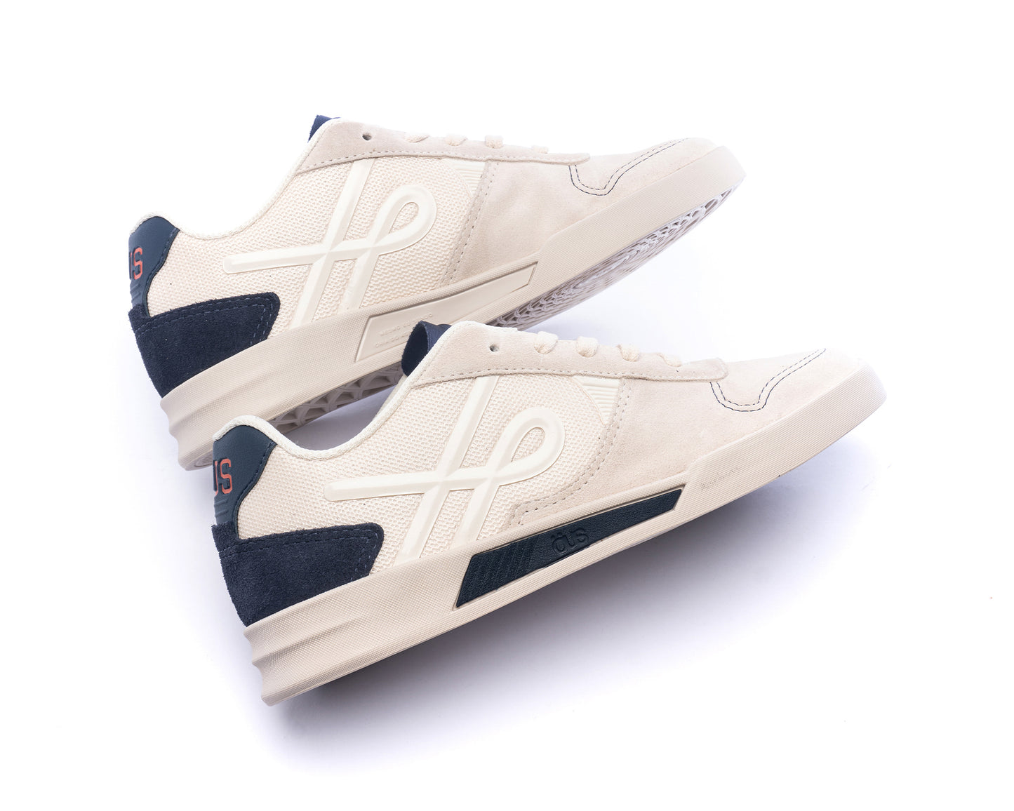 TÊNIS ÖUS GOMES CREME ESSENCIAL