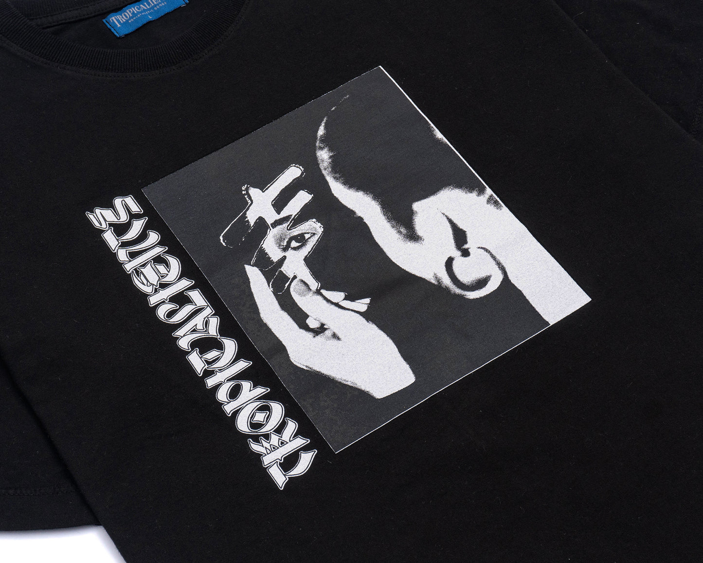 CAMISETA TROPICALIENTS QUEEN PRETA