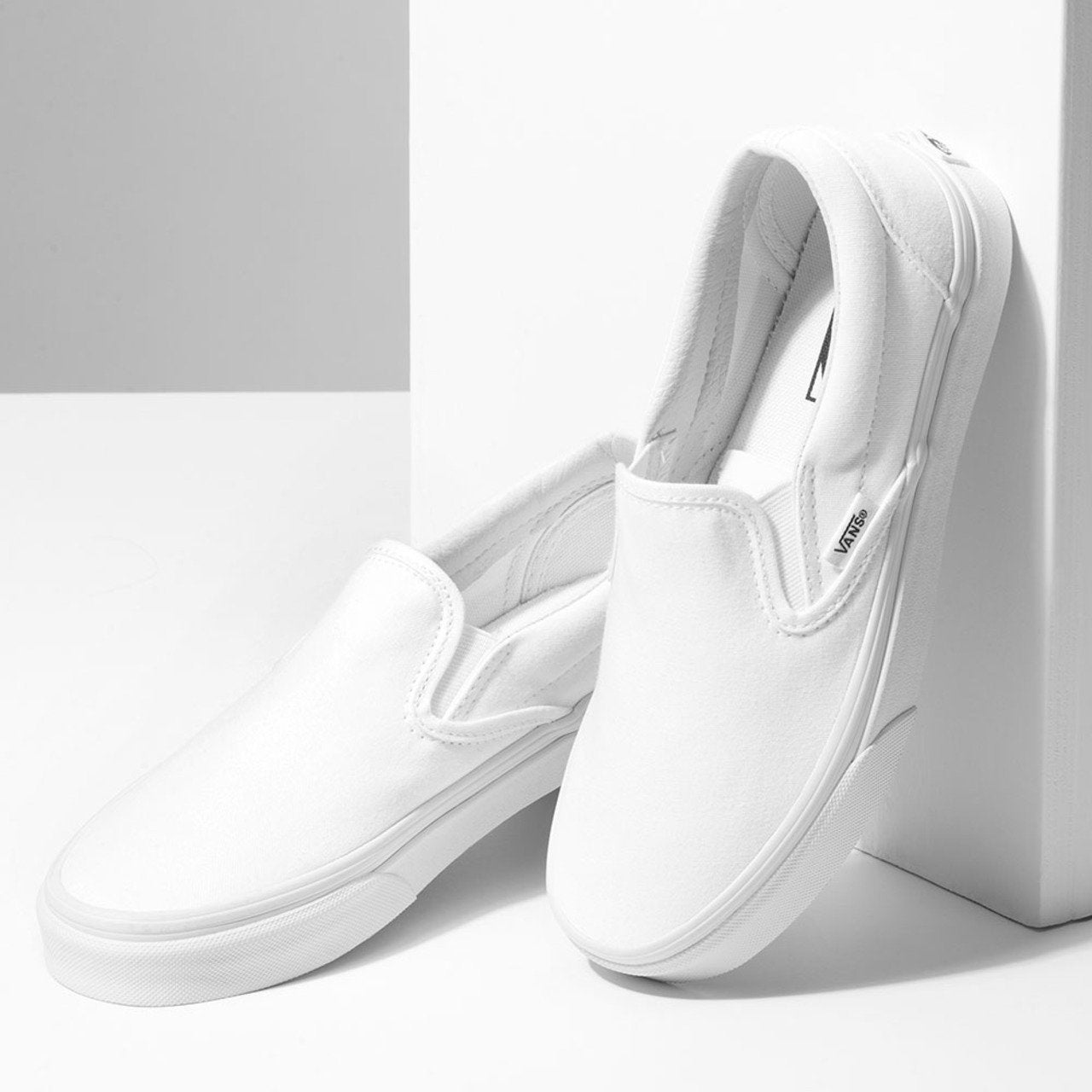 TÊNIS VANS CLASSIC SLIP-ON TRUE WHITE