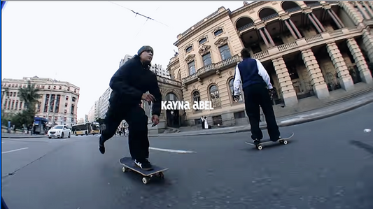 Kayná Abel na Asics Skateboarding