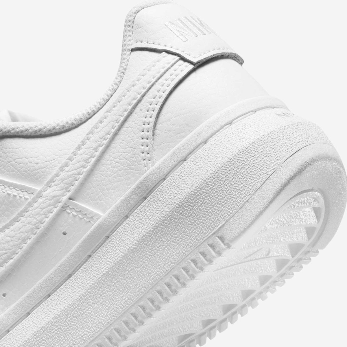 TÊNIS NIKE FEMININO COURT VISION ALTA LTR
