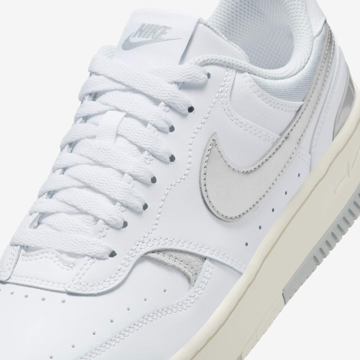 TÊNIS NIKE GAMMA FORCE WHITE/METALLIC SILVER