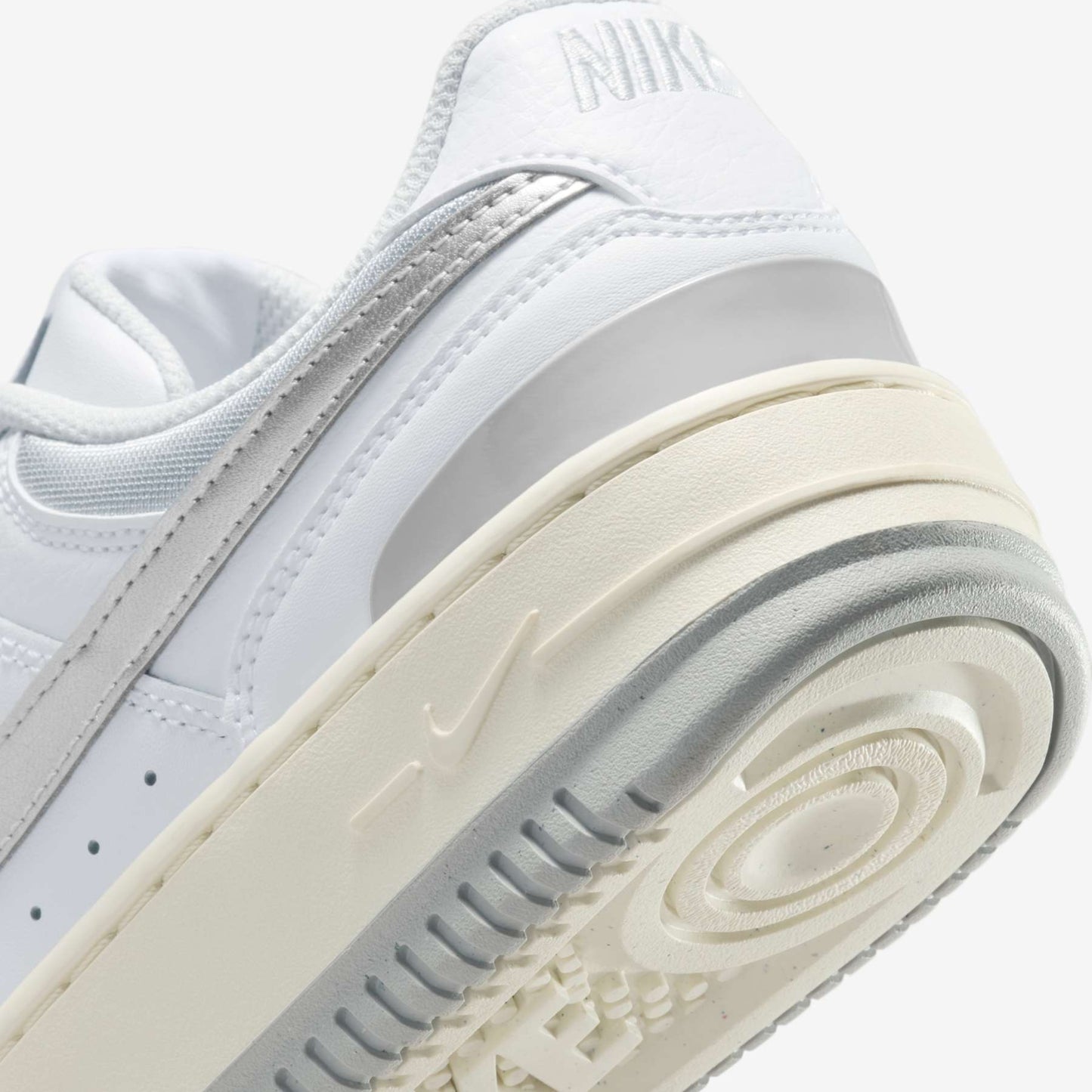 TÊNIS NIKE GAMMA FORCE WHITE/METALLIC SILVER
