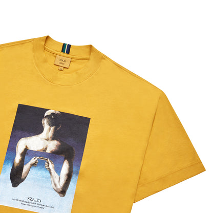 CAMISETA CLASS TRIPPING IN THE 4TH DIMENSIONE MOSTARDA