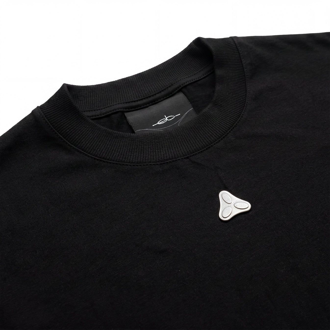 CAMISETA ELO EM COMUM PATCH PRETO