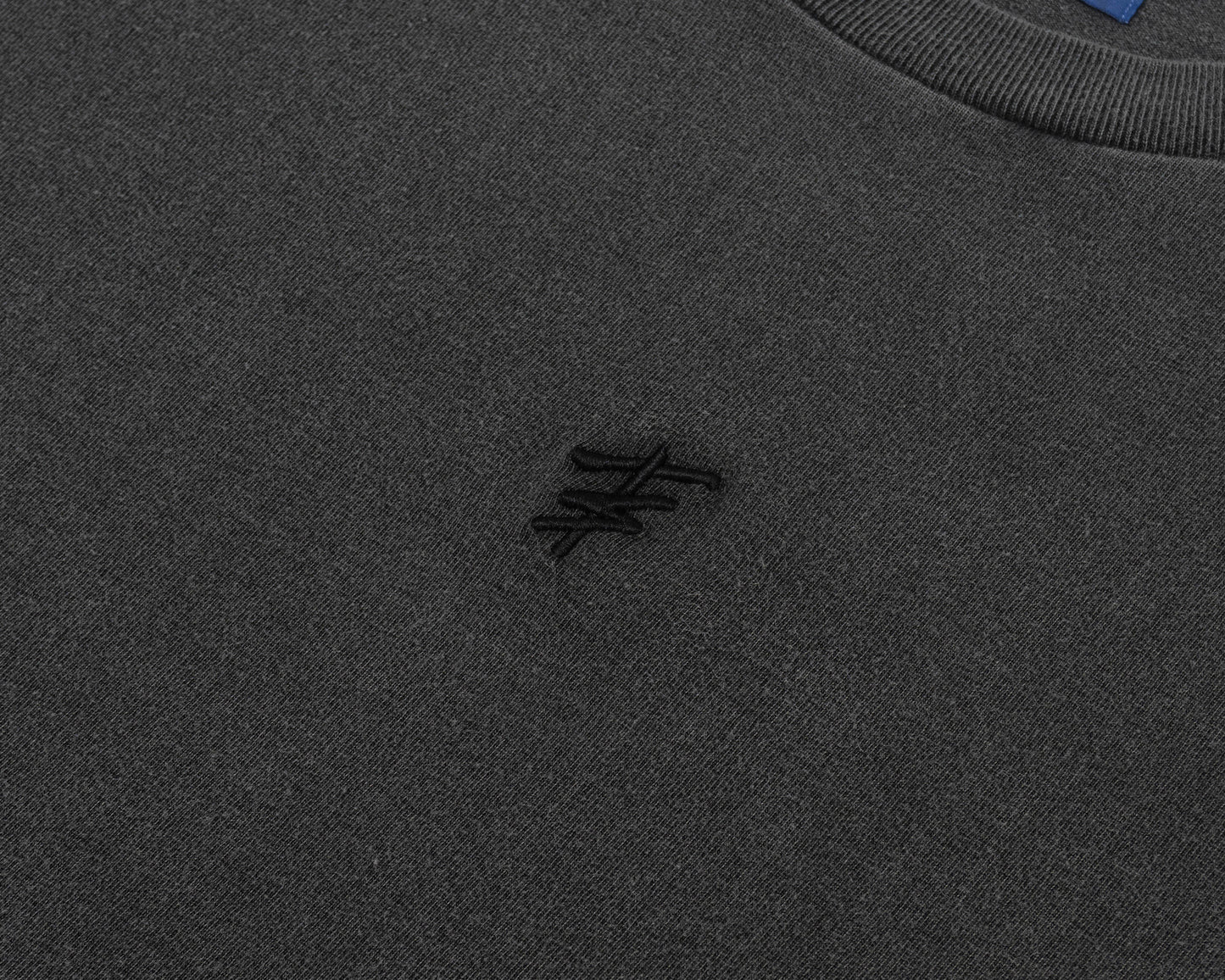 CAMISETA TROPICALIENTS SUPER MINIMAL PRETO ESTONADO