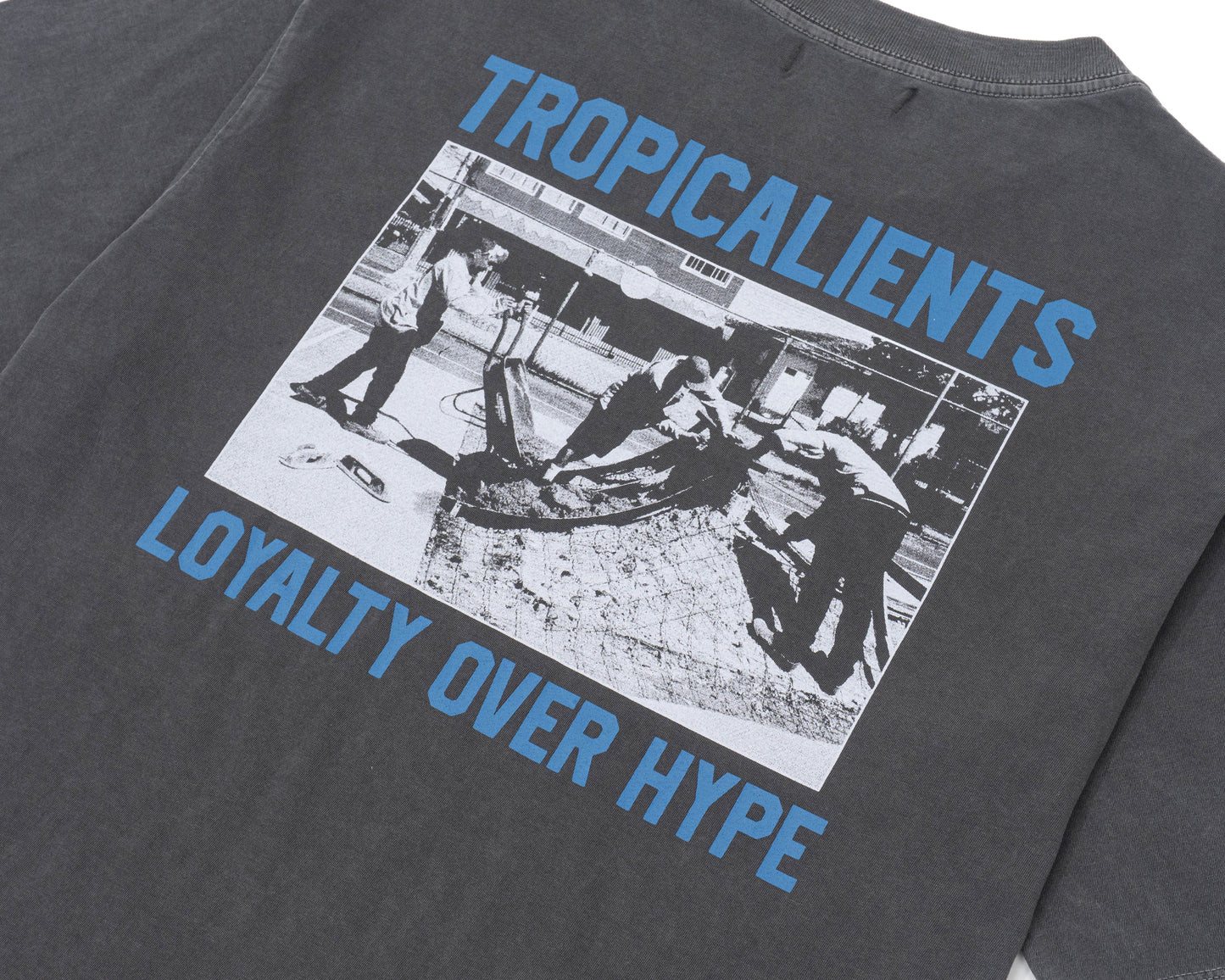 CAMISETA TROPICALIENTS HOOD PRETO LAVADO