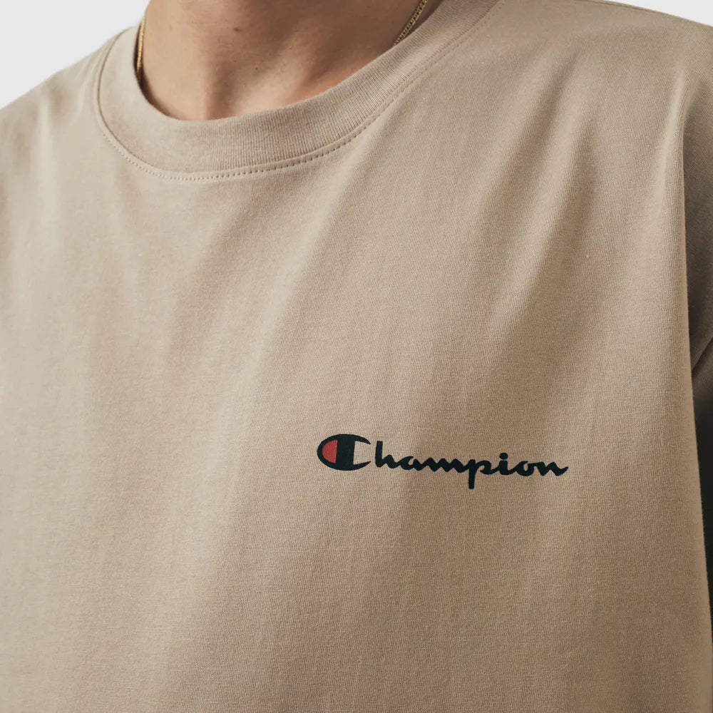 CAMISETA CHAMPION MINI SCRIPT LOGO INK DARK KHAKI