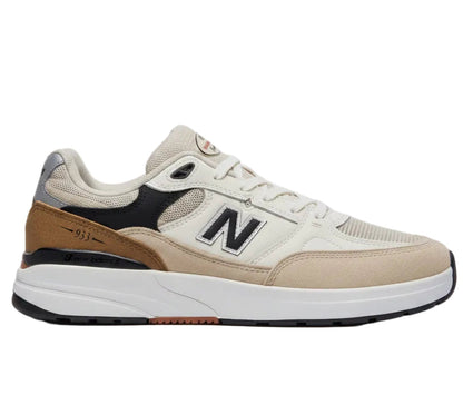 TÊNIS NEW BALANCE NUMERIC ANDREW REYNOLDS 933 AREIA/BEGE CLARO
