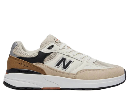TÊNIS NEW BALANCE NUMERIC ANDREW REYNOLDS 933 AREIA/BEGE CLARO