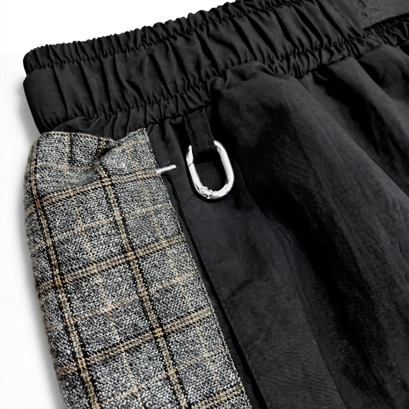 SHORTS ELO EM COMUM FLANNEL PRETO