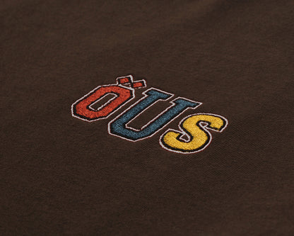 CAMISETA ÖUS HEAVY MULTI LETRAS MARROM